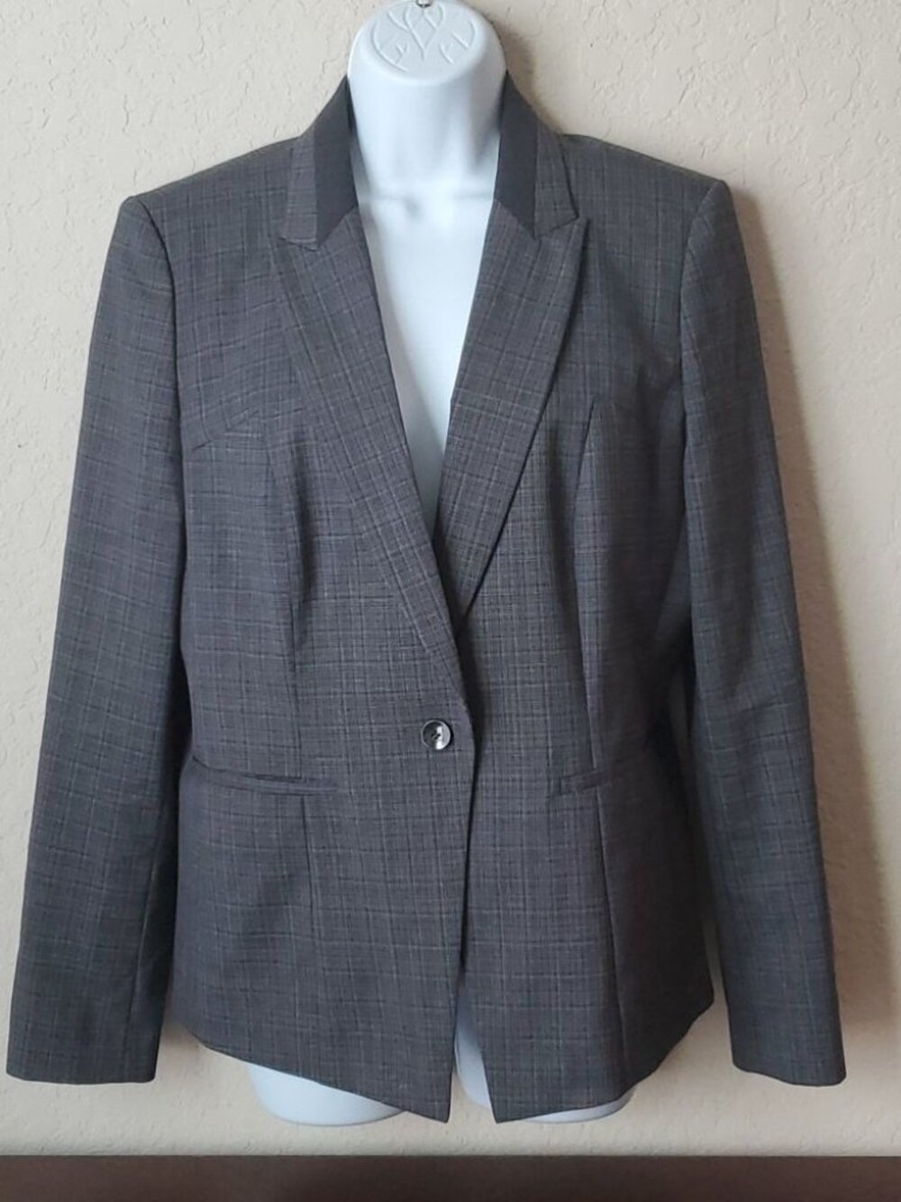 Hugo Boss Janeka blazer size 10 98% Virgin Wool